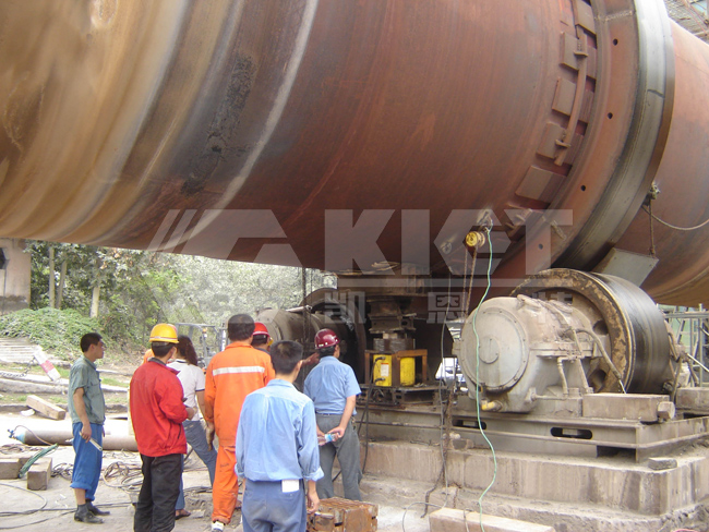 大噸位液壓千斤頂用于水泥廠旋轉窯檢修