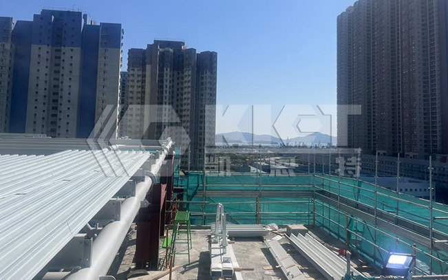 夾軌式同步頂推液壓系統(tǒng)用于香港游泳館屋頂安裝