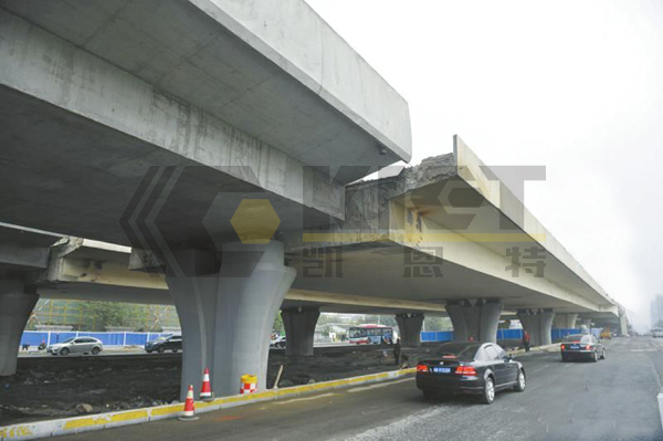 連續(xù)梁調(diào)坡現(xiàn)場