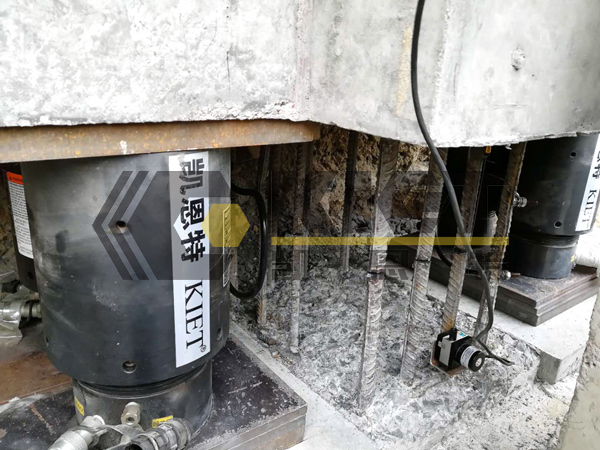 雙作用機(jī)械自鎖液壓千斤頂現(xiàn)場(chǎng)頂升
