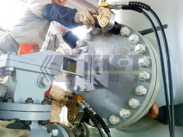 驅(qū)動式液壓扭矩扳手一拖二用于發(fā)電廠壓力容器檢修