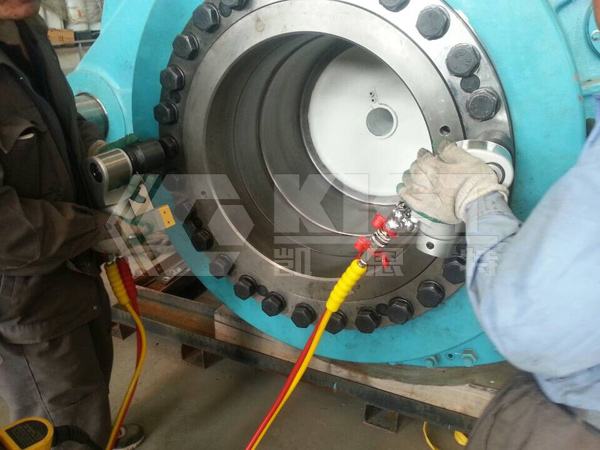 驅(qū)動式液壓扭矩扳手用于風(fēng)電輪轂螺栓同步預(yù)緊