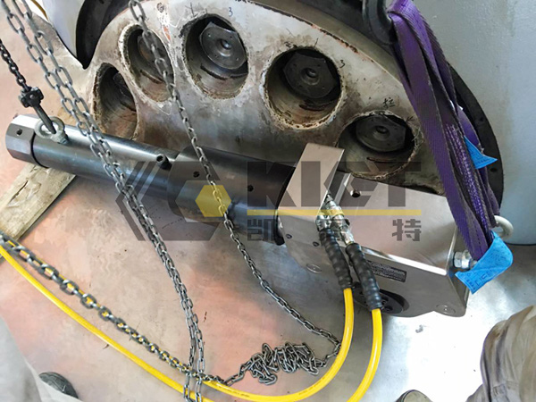 驅(qū)動式液壓扭矩扳手用于水力發(fā)電廠水輪機(jī)葉片螺母緊固
